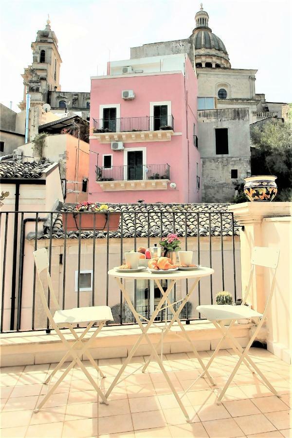 לינה וארוחת בוקר רגוזה Le Luci Su Ibla - Ospitalita Con Vista מראה חיצוני תמונה