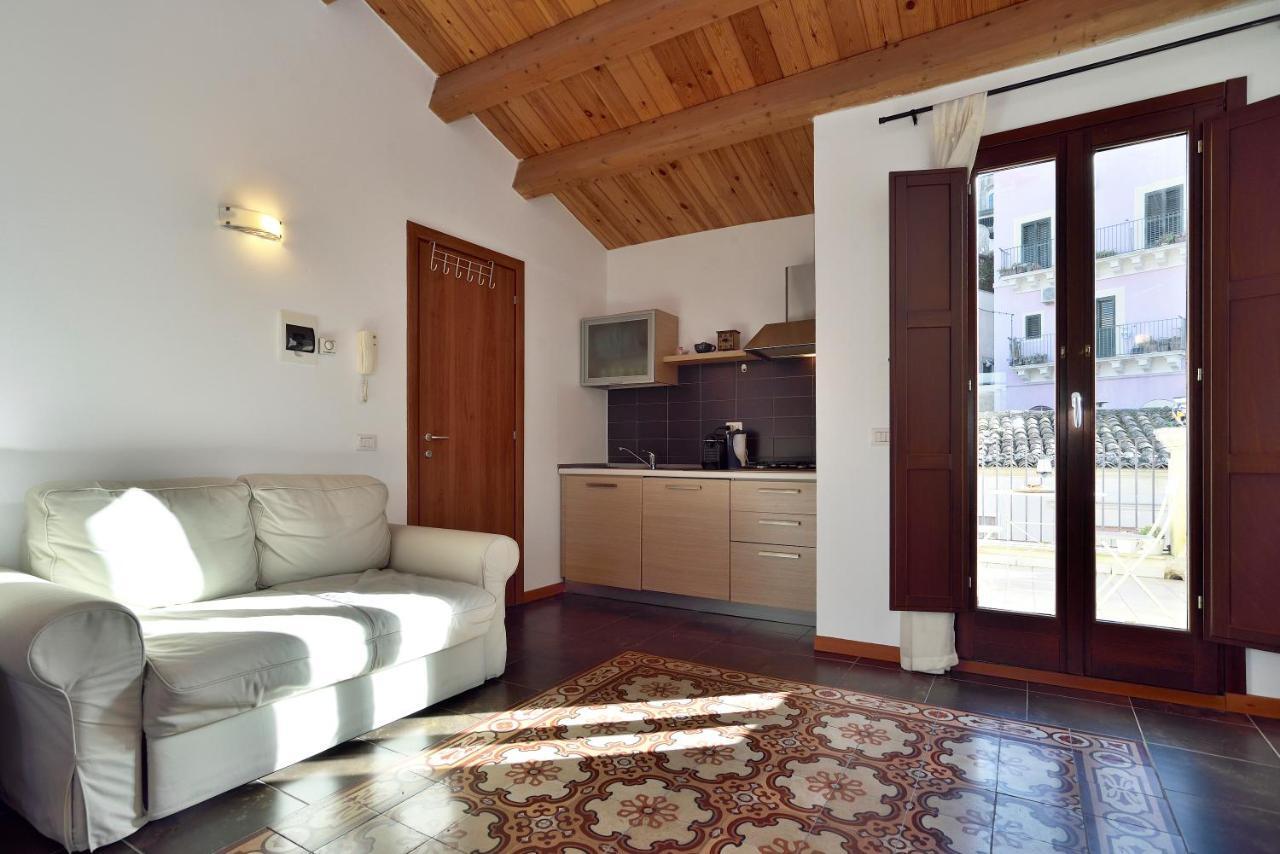 לינה וארוחת בוקר רגוזה Le Luci Su Ibla - Ospitalita Con Vista מראה חיצוני תמונה