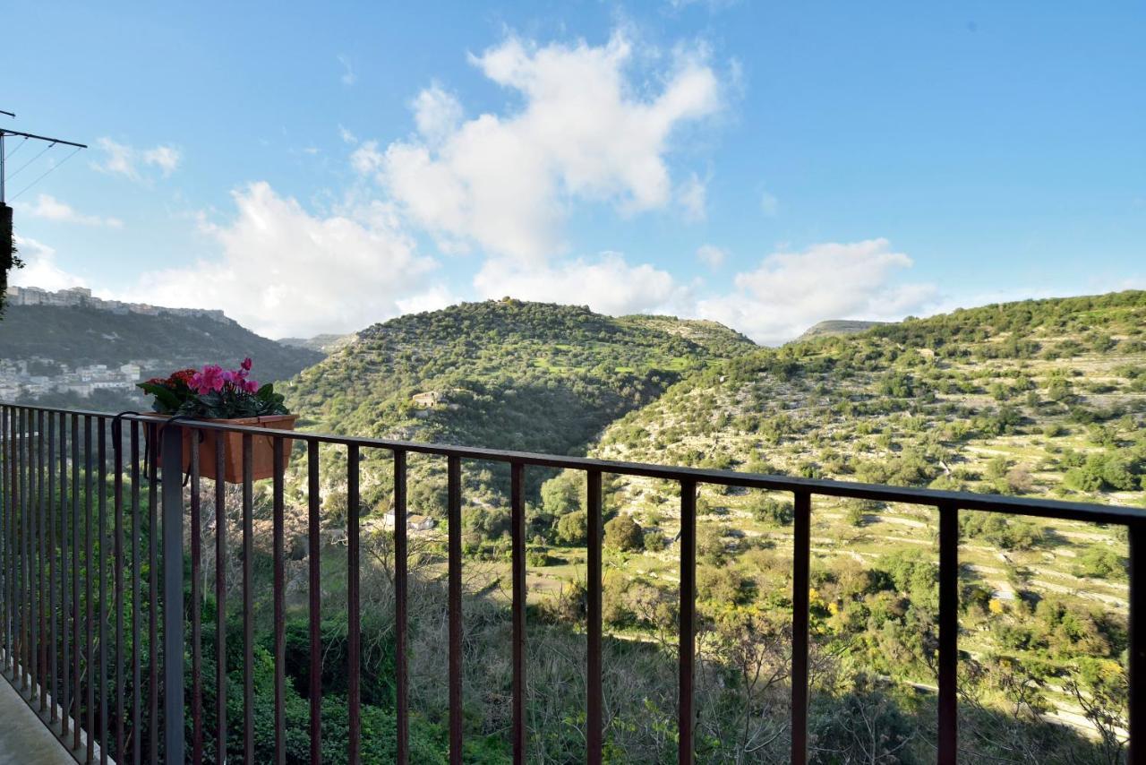 לינה וארוחת בוקר רגוזה Le Luci Su Ibla - Ospitalita Con Vista מראה חיצוני תמונה