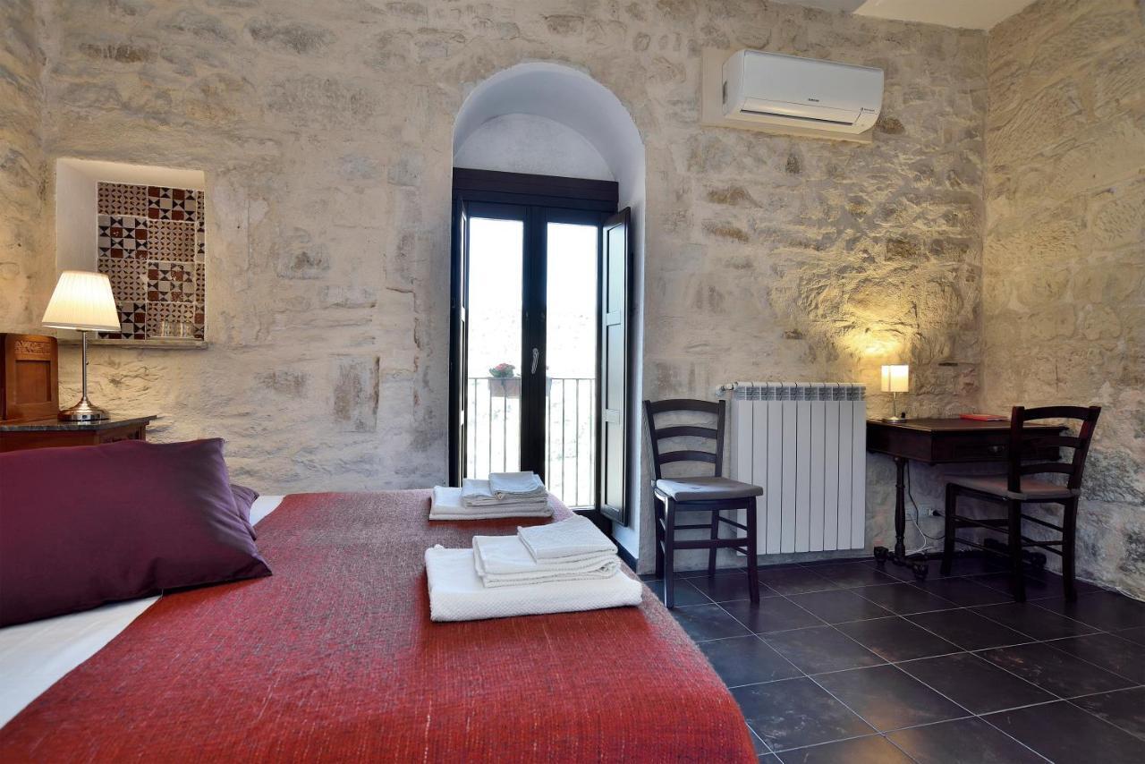 לינה וארוחת בוקר רגוזה Le Luci Su Ibla - Ospitalita Con Vista מראה חיצוני תמונה